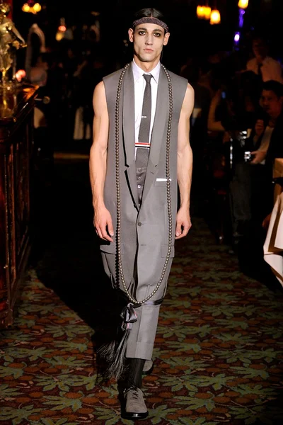 Look 10